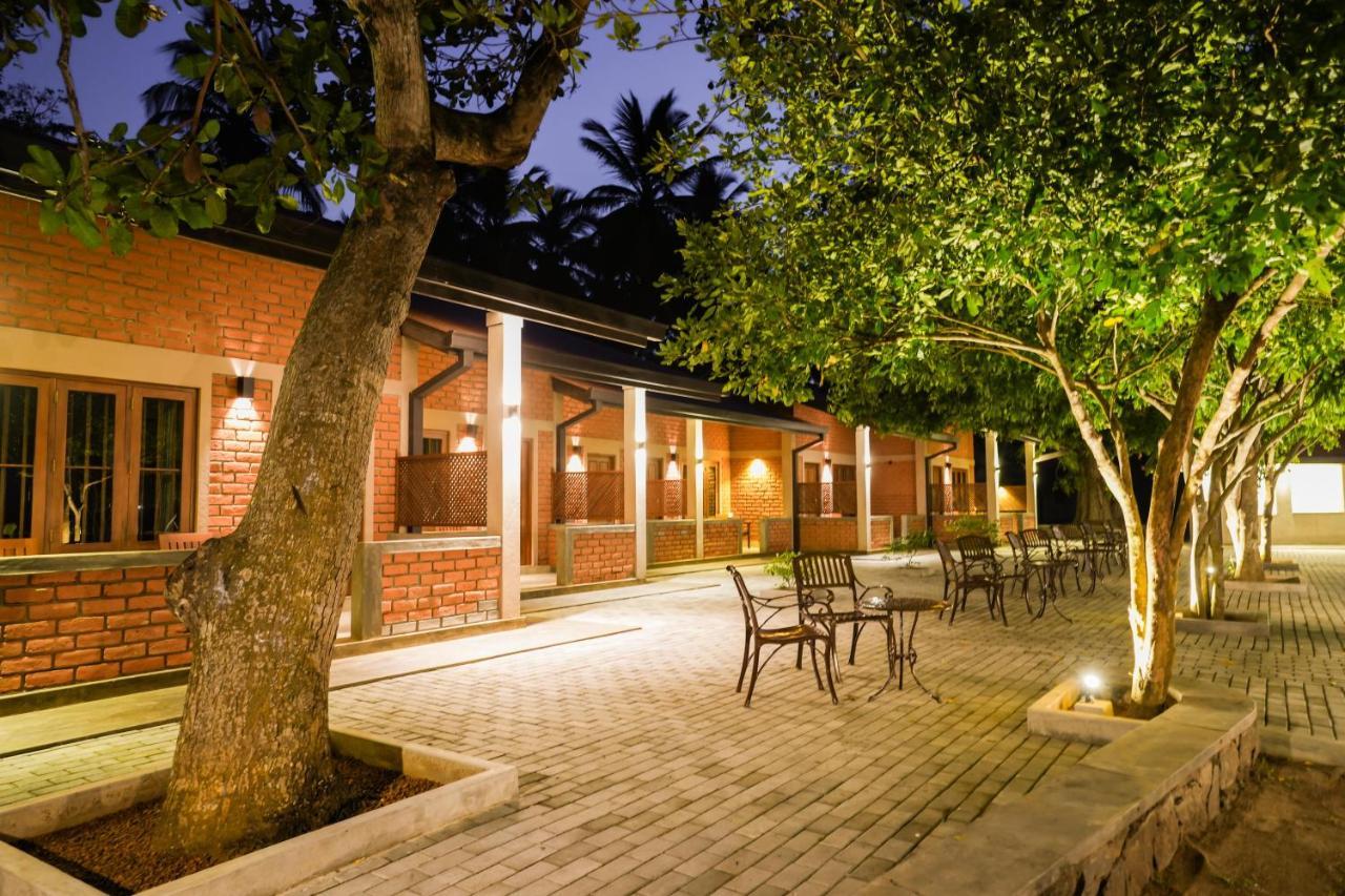 Malala Retreat Hotel Hambantota Buitenkant foto