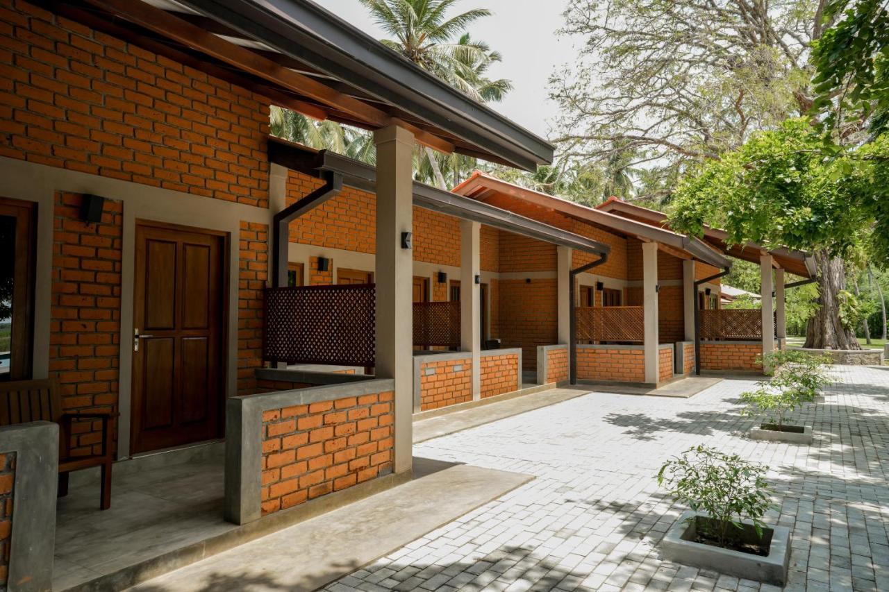 Malala Retreat Hotel Hambantota Buitenkant foto