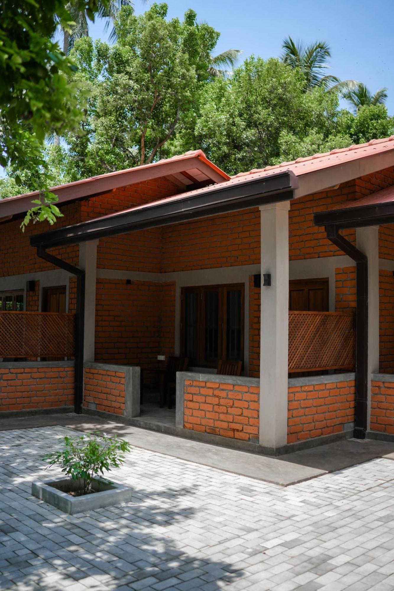 Malala Retreat Hotel Hambantota Buitenkant foto